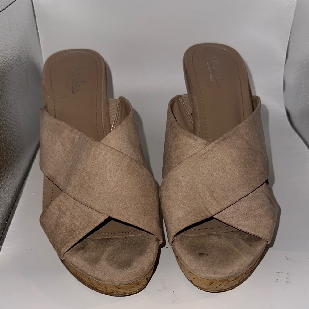 Charles David Latrice wedges 9